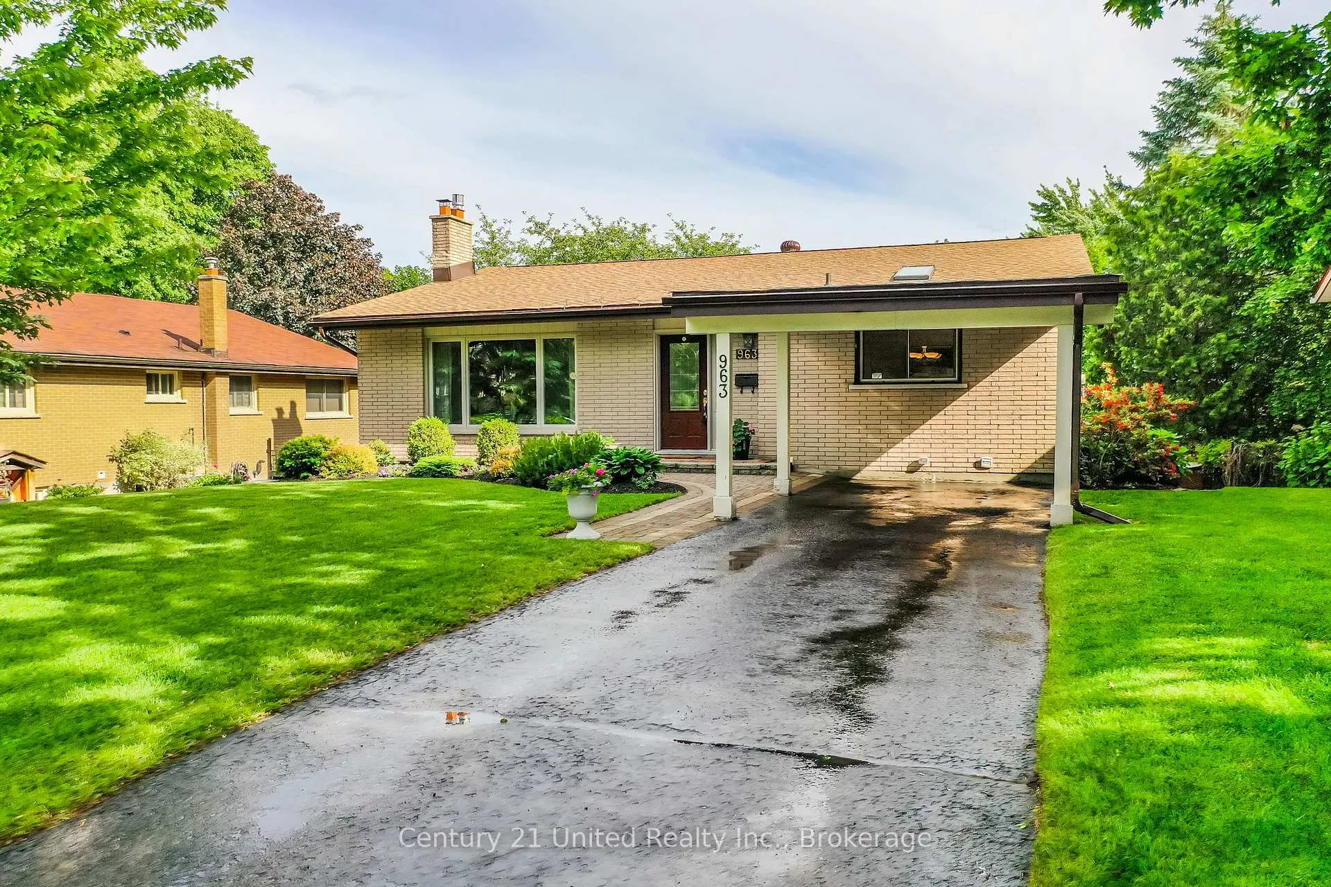 Photo 2 of 963 Ellesmere Avenue, Peterborough, Northcrest Ward 5 — HOMEH
