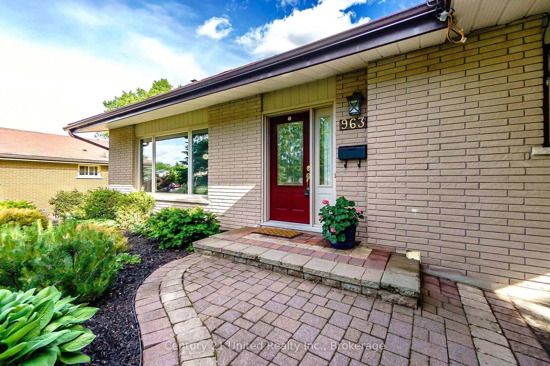 Photo 10 of 963 Ellesmere Avenue, Peterborough, Northcrest Ward 5 — HOMEH