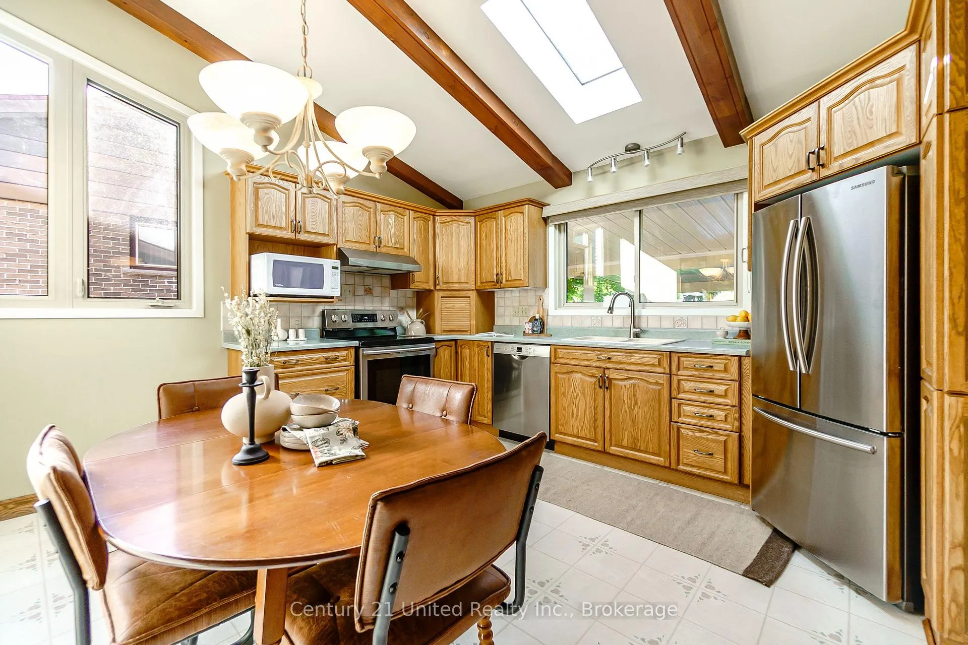 Photo 19 of 963 Ellesmere Avenue, Peterborough, Northcrest Ward 5 — HOMEH