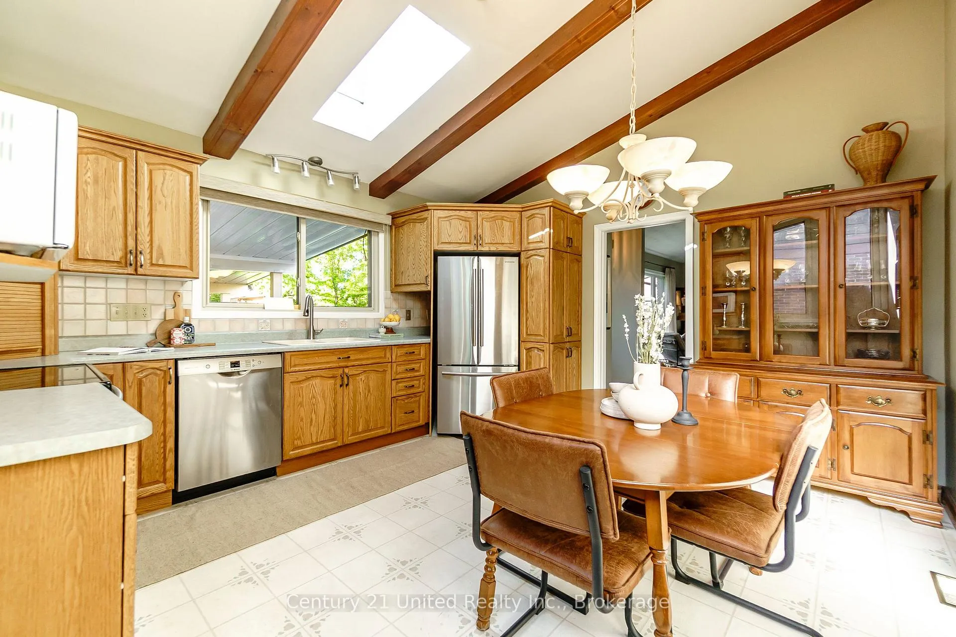 Photo 20 of 963 Ellesmere Avenue, Peterborough, Northcrest Ward 5 — HOMEH