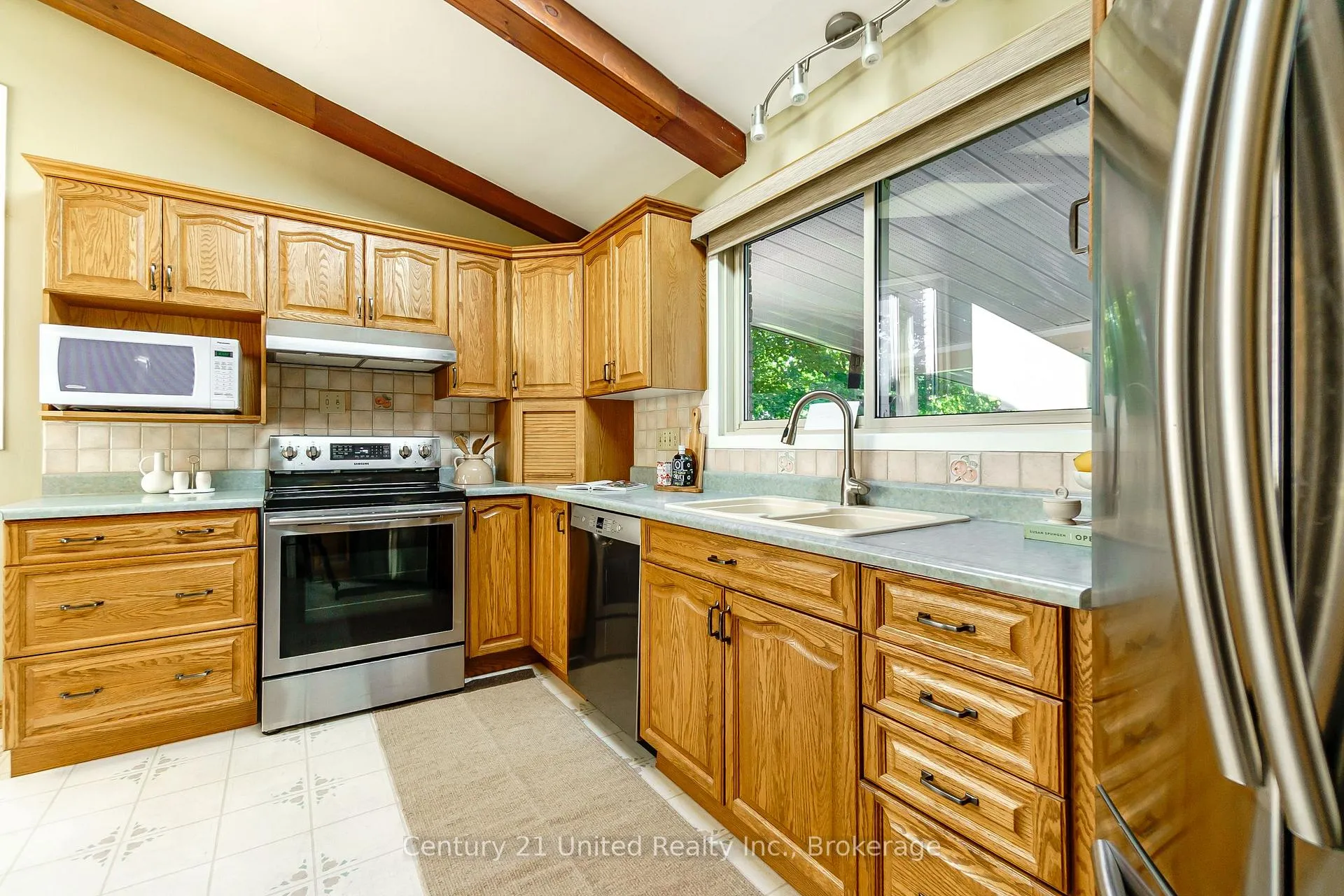 Photo 23 of 963 Ellesmere Avenue, Peterborough, Northcrest Ward 5 — HOMEH