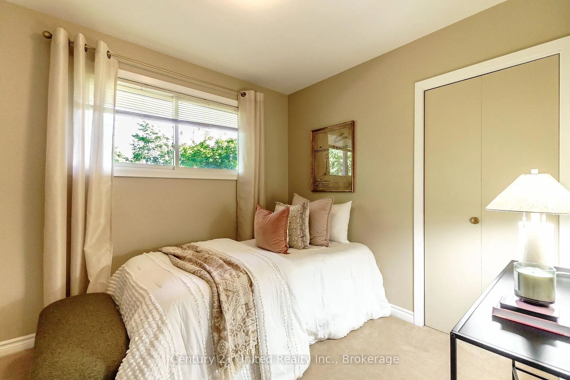 Photo 29 of 963 Ellesmere Avenue, Peterborough, Northcrest Ward 5 — HOMEH