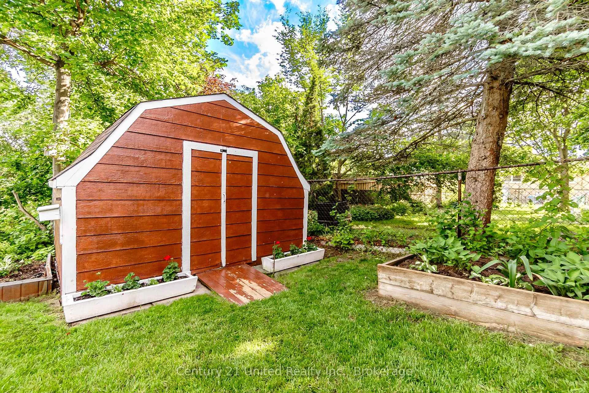 Photo 48 of 963 Ellesmere Avenue, Peterborough, Northcrest Ward 5 — HOMEH