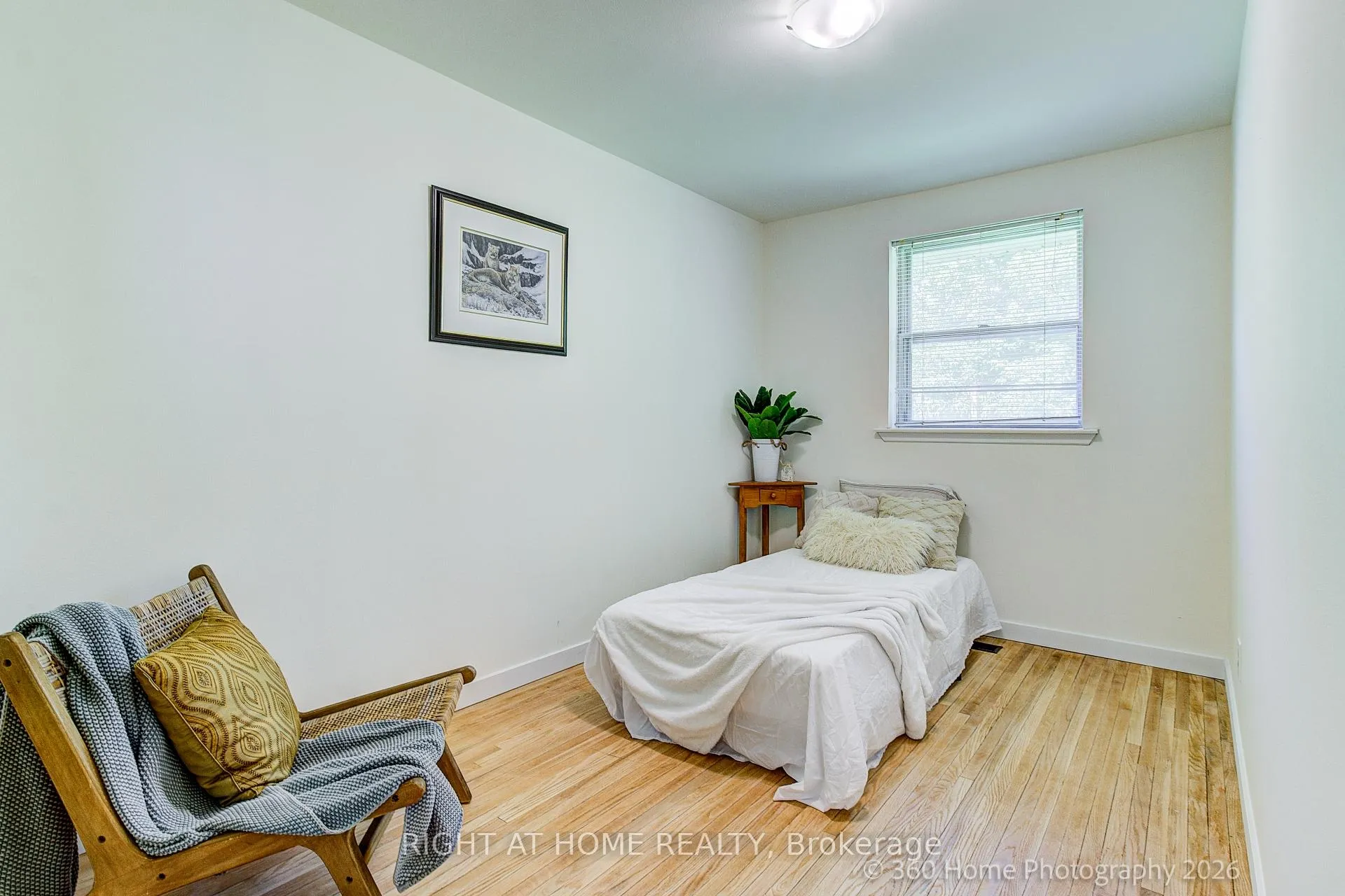 Photo 12 of 116 Longford Drive, Newmarket, Bristol-London — HOMEH