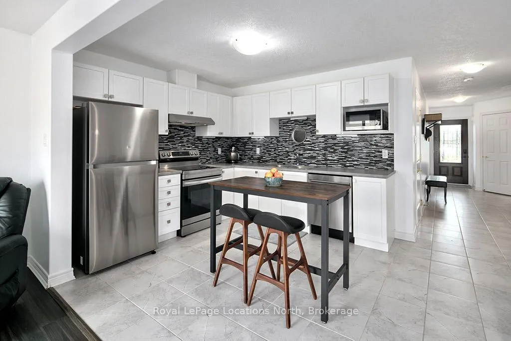Photo 7 of 38 Plewes Drive, Collingwood — HOMEH