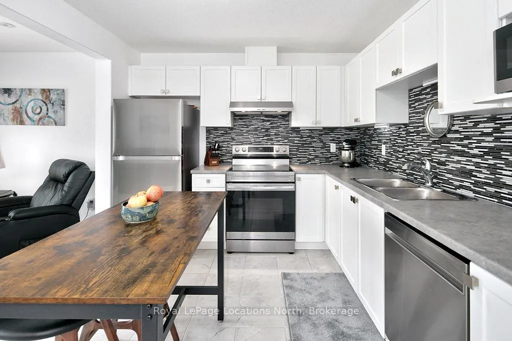 Photo 9 of 38 Plewes Drive, Collingwood — HOMEH