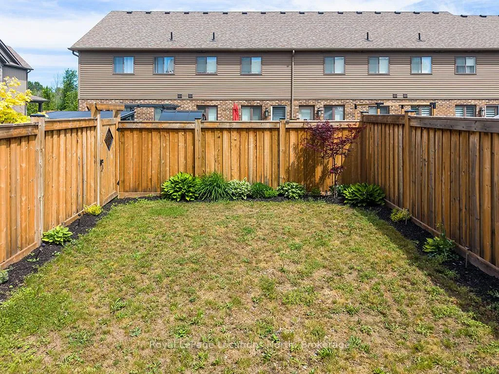 Photo 16 of 38 Plewes Drive, Collingwood — HOMEH