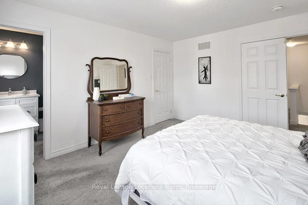 Photo 24 of 38 Plewes Drive, Collingwood — HOMEH