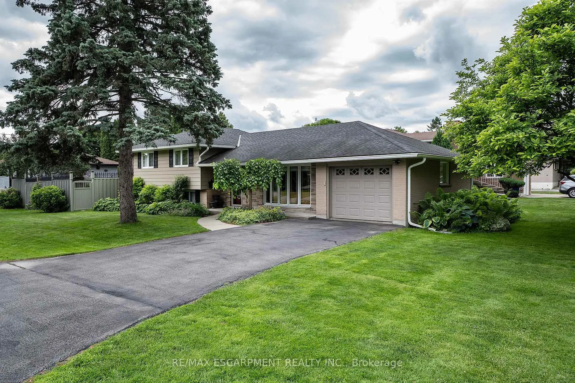 Photo 1 of 170 Seminole Road, Hamilton, Ancaster — HOMEH