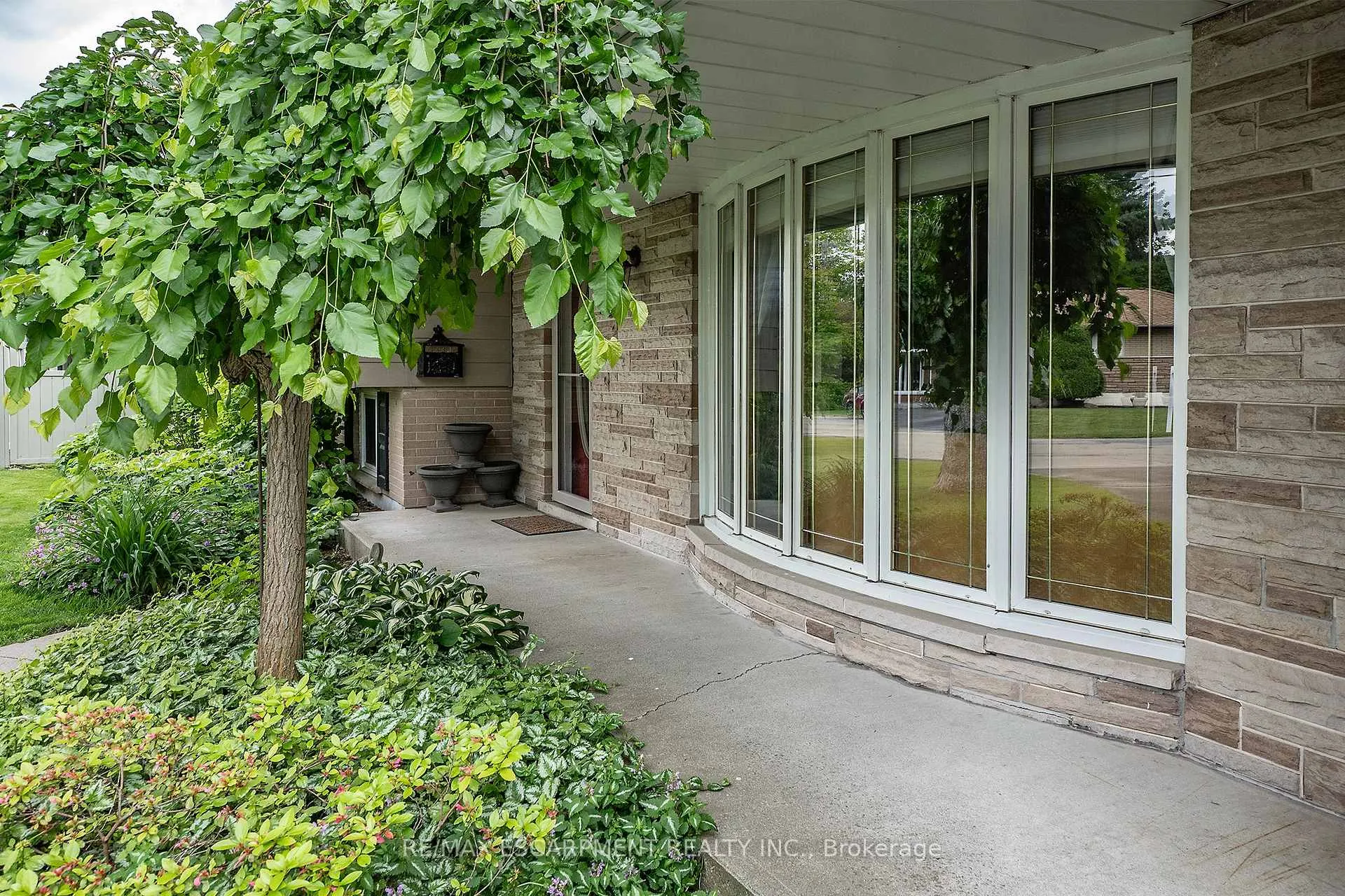 Photo 3 of 170 Seminole Road, Hamilton, Ancaster — HOMEH