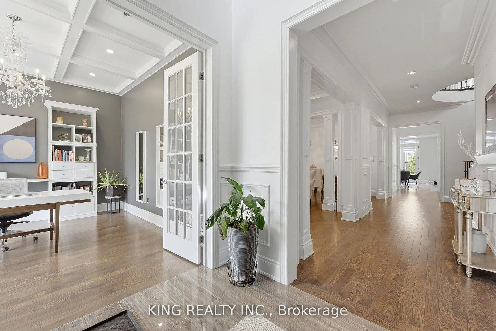 Photo 3 of 76 Chesney Crescent, Vaughan, Kleinburg — HOMEH