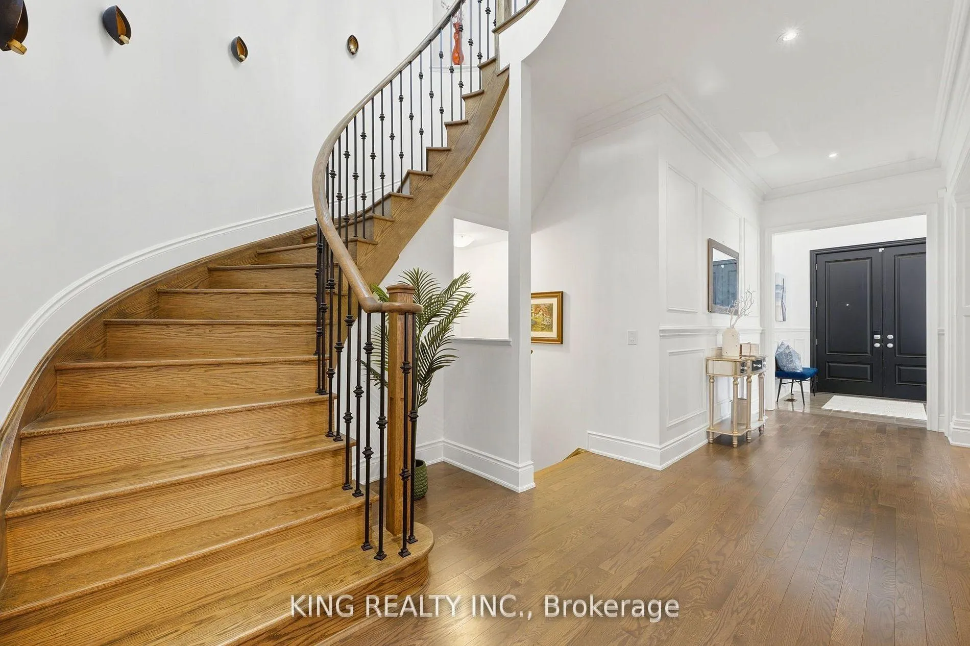 Photo 5 of 76 Chesney Crescent, Vaughan, Kleinburg — HOMEH