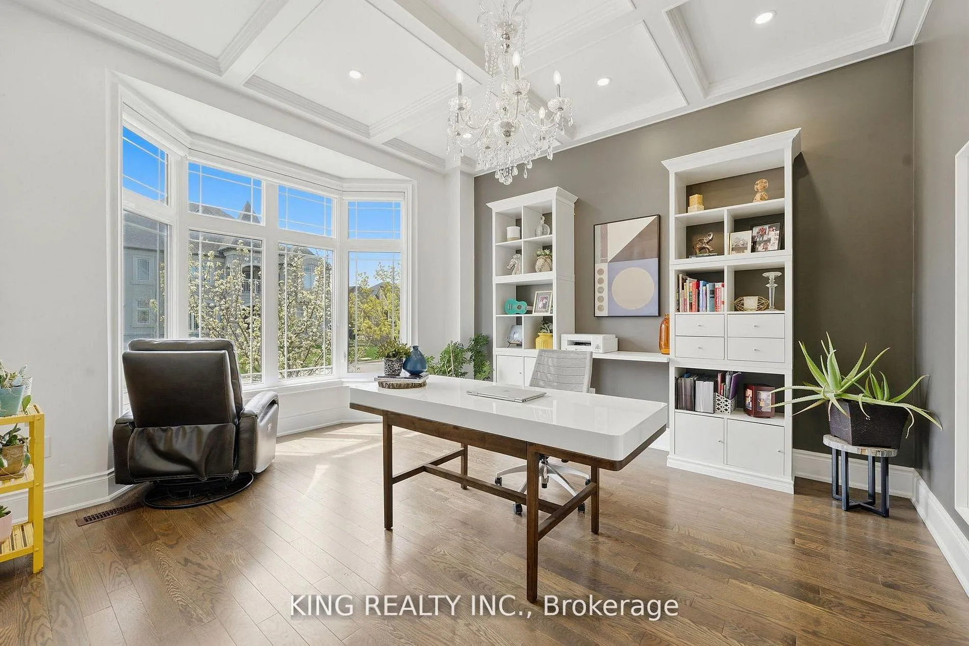 Photo 4 of 76 Chesney Crescent, Vaughan, Kleinburg — HOMEH