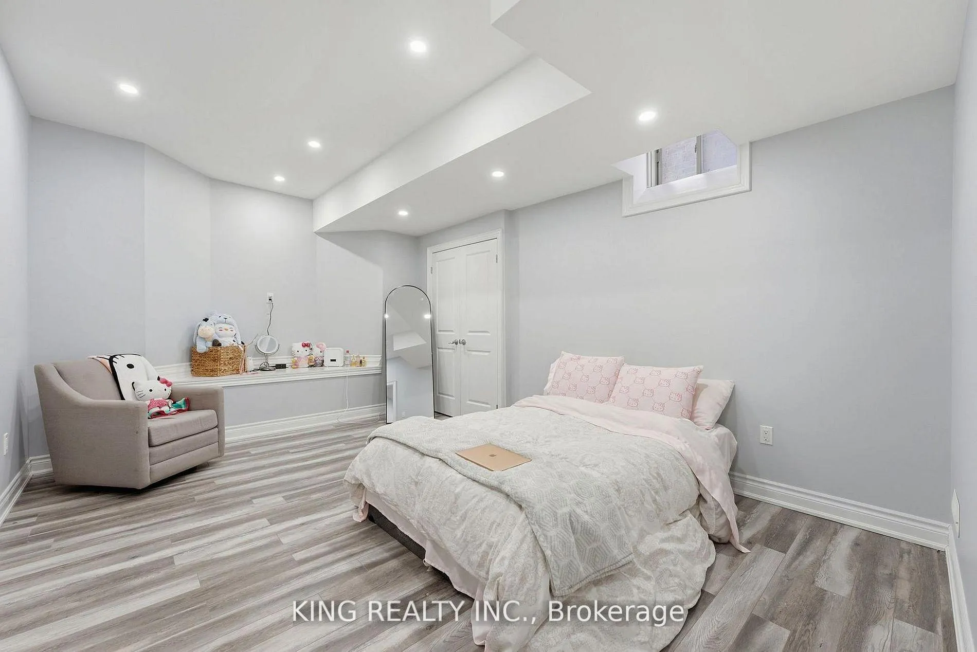 Photo 41 of 76 Chesney Crescent, Vaughan, Kleinburg — HOMEH
