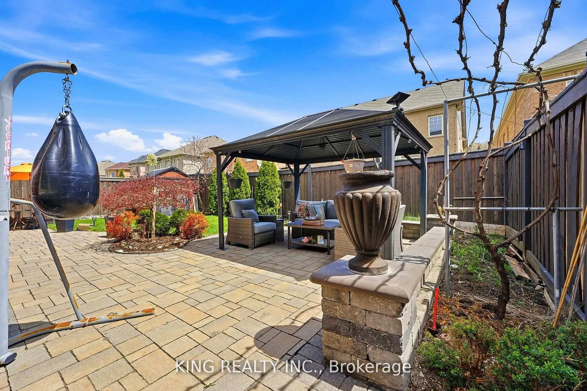 Photo 44 of 76 Chesney Crescent, Vaughan, Kleinburg — HOMEH