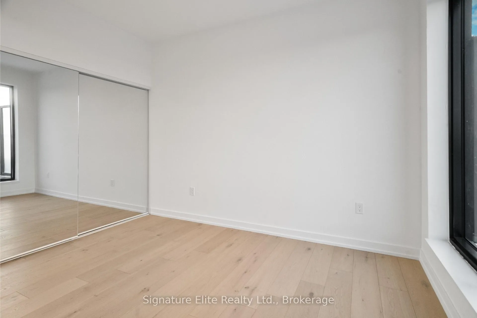 Photo 4 of Unit 1014, 801 The Queensway, Etobicoke, Stonegate-Queensway — HOMEH
