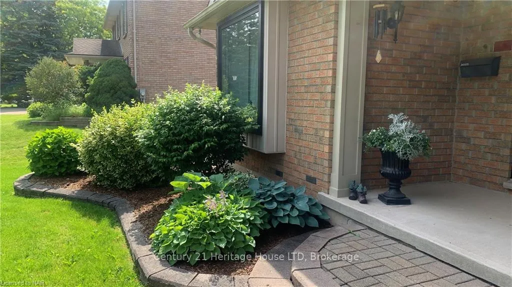 Photo 4 of 1084 Quaker Road, Pelham, Fonthill — HOMEH