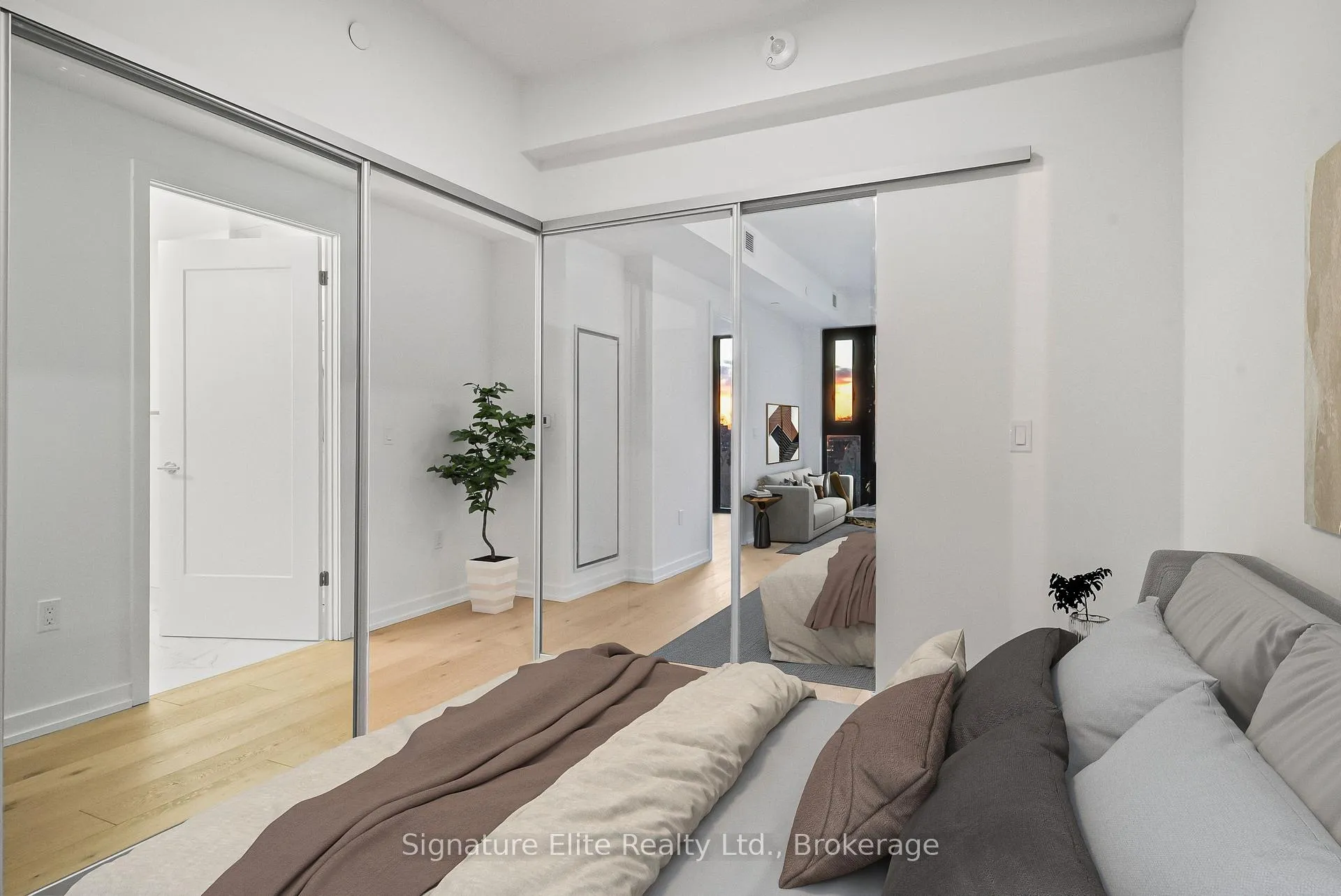 Photo 3 of Unit 520, 801 The Queensway, Etobicoke, Stonegate-Queensway — HOMEH