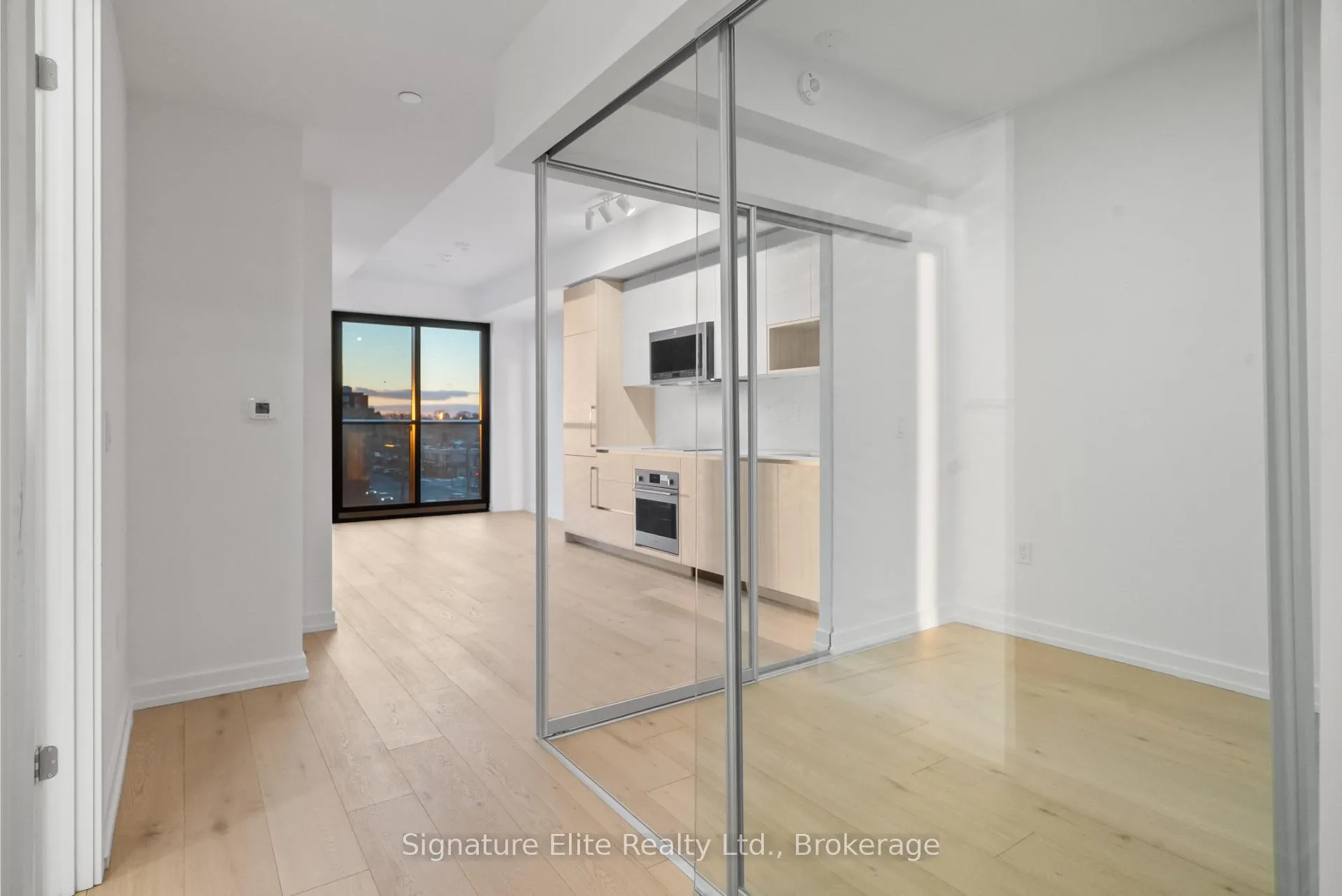 Photo 4 of Unit 520, 801 The Queensway, Etobicoke, Stonegate-Queensway — HOMEH