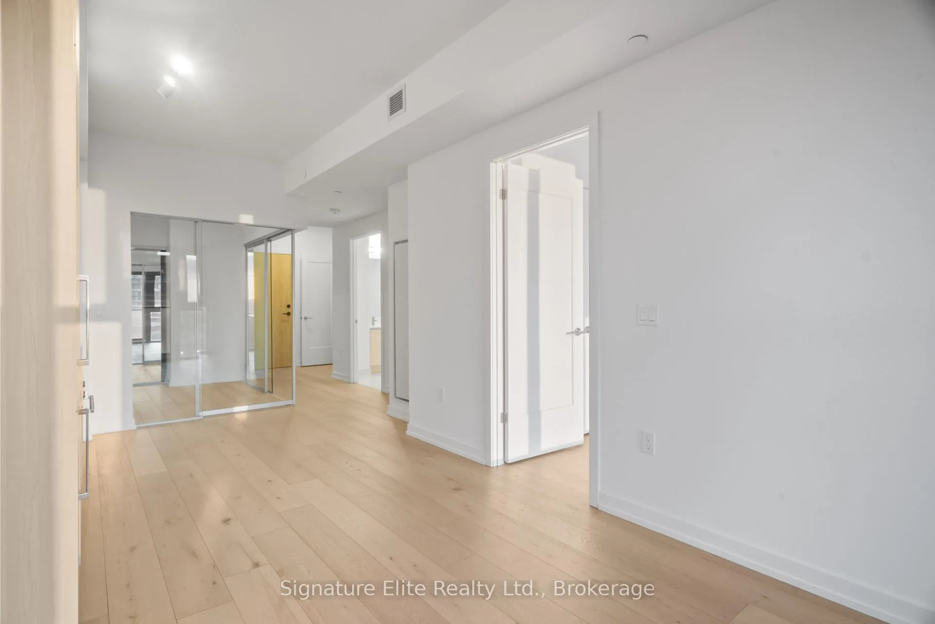Photo 8 of Unit 520, 801 The Queensway, Etobicoke, Stonegate-Queensway — HOMEH