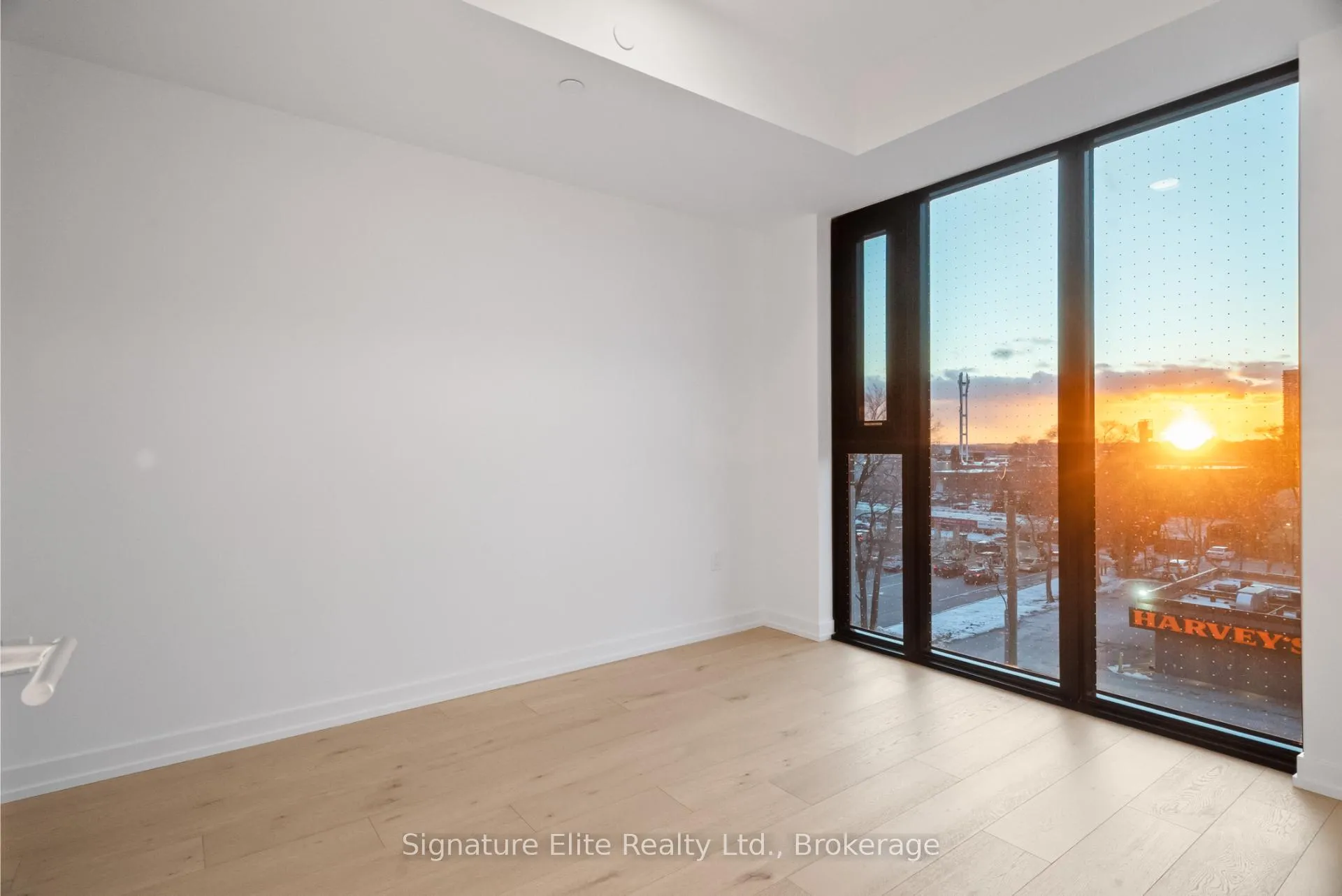 Photo 10 of Unit 520, 801 The Queensway, Etobicoke, Stonegate-Queensway — HOMEH