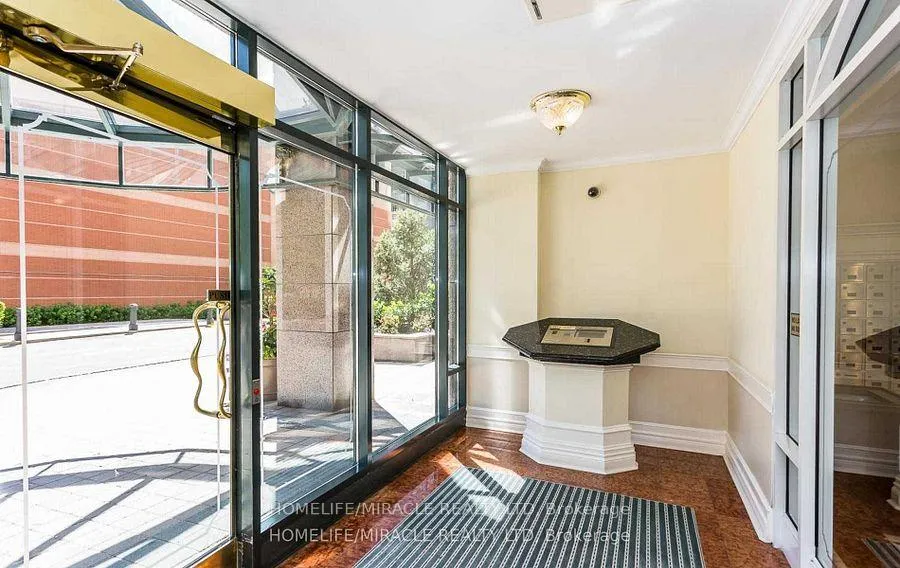 Photo 3 of Unit 304, 887 Bay Street, Toronto, Bay Street Corridor — HOMEH