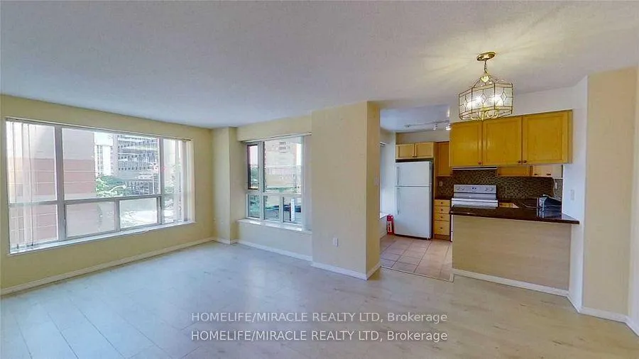 Photo 7 of Unit 304, 887 Bay Street, Toronto, Bay Street Corridor — HOMEH