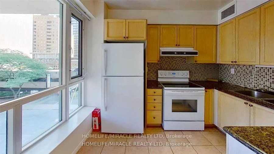 Photo 12 of Unit 304, 887 Bay Street, Toronto, Bay Street Corridor — HOMEH