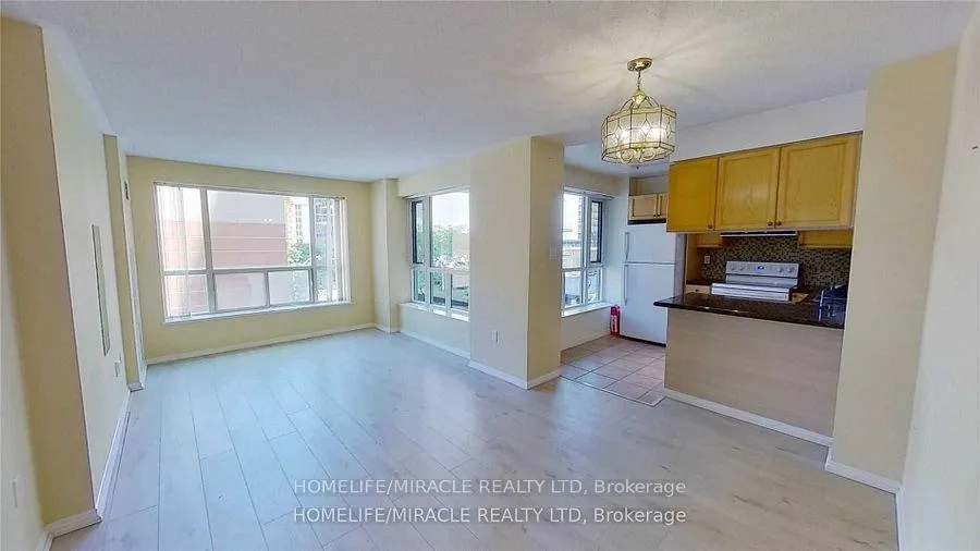 Photo 13 of Unit 304, 887 Bay Street, Toronto, Bay Street Corridor — HOMEH