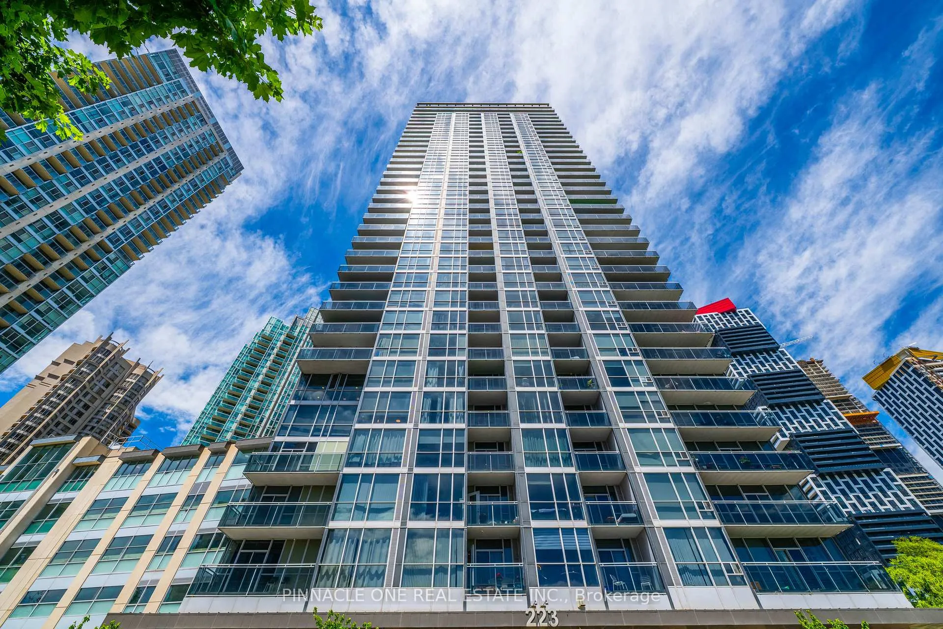 Photo 2 of Unit 1712, 223 Webb Drive, Mississauga, City Centre — HOMEH