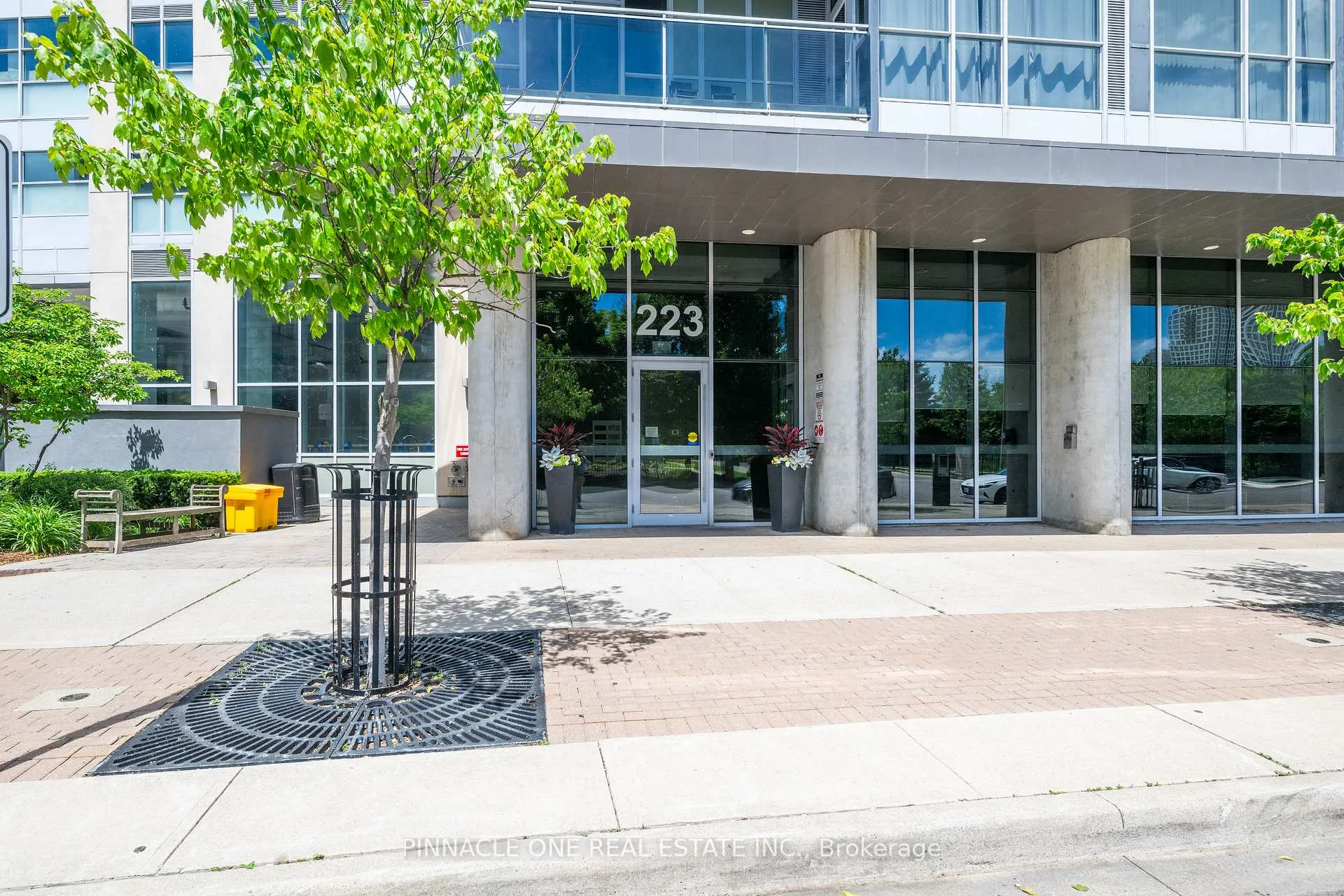Photo 3 of Unit 1712, 223 Webb Drive, Mississauga, City Centre — HOMEH