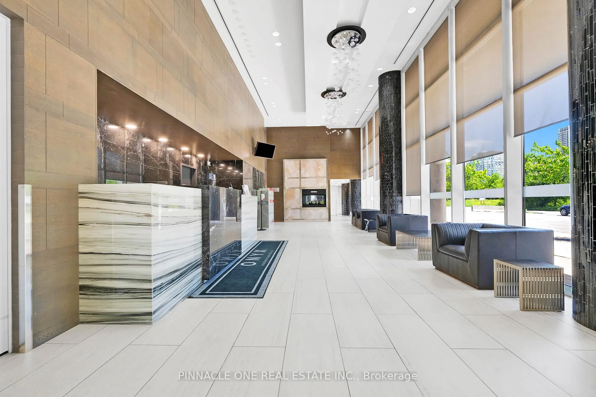 Photo 4 of Unit 1712, 223 Webb Drive, Mississauga, City Centre — HOMEH