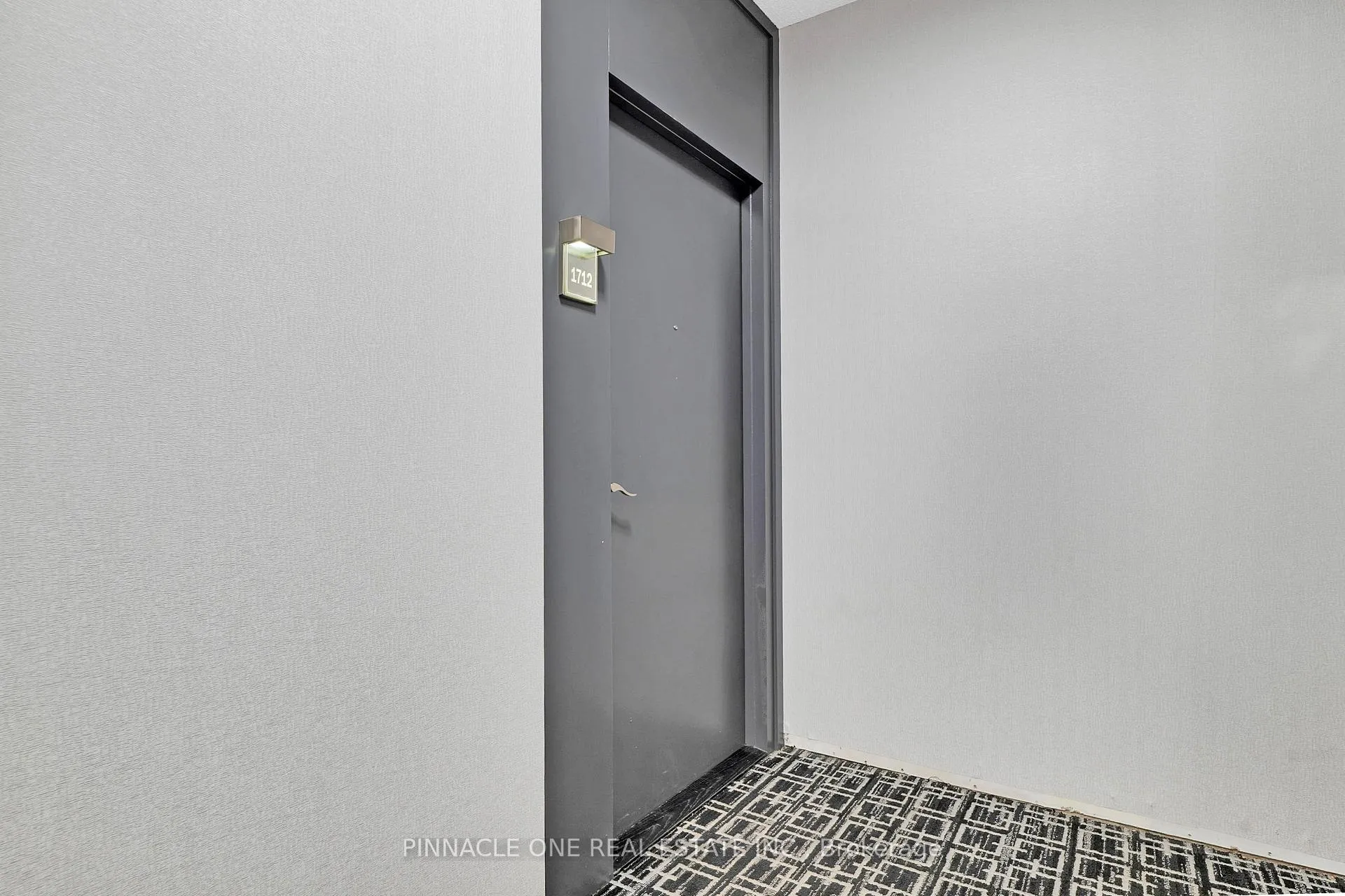 Photo 6 of Unit 1712, 223 Webb Drive, Mississauga, City Centre — HOMEH