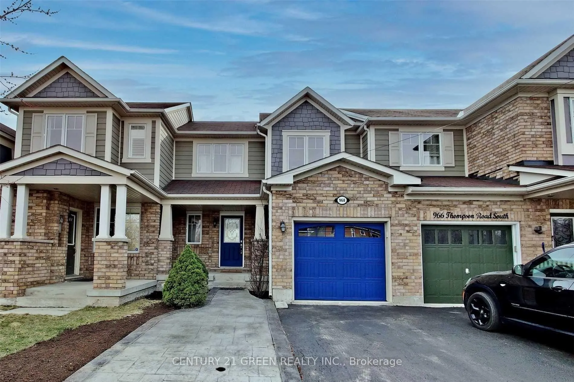 Front of 968 Thompson Road S