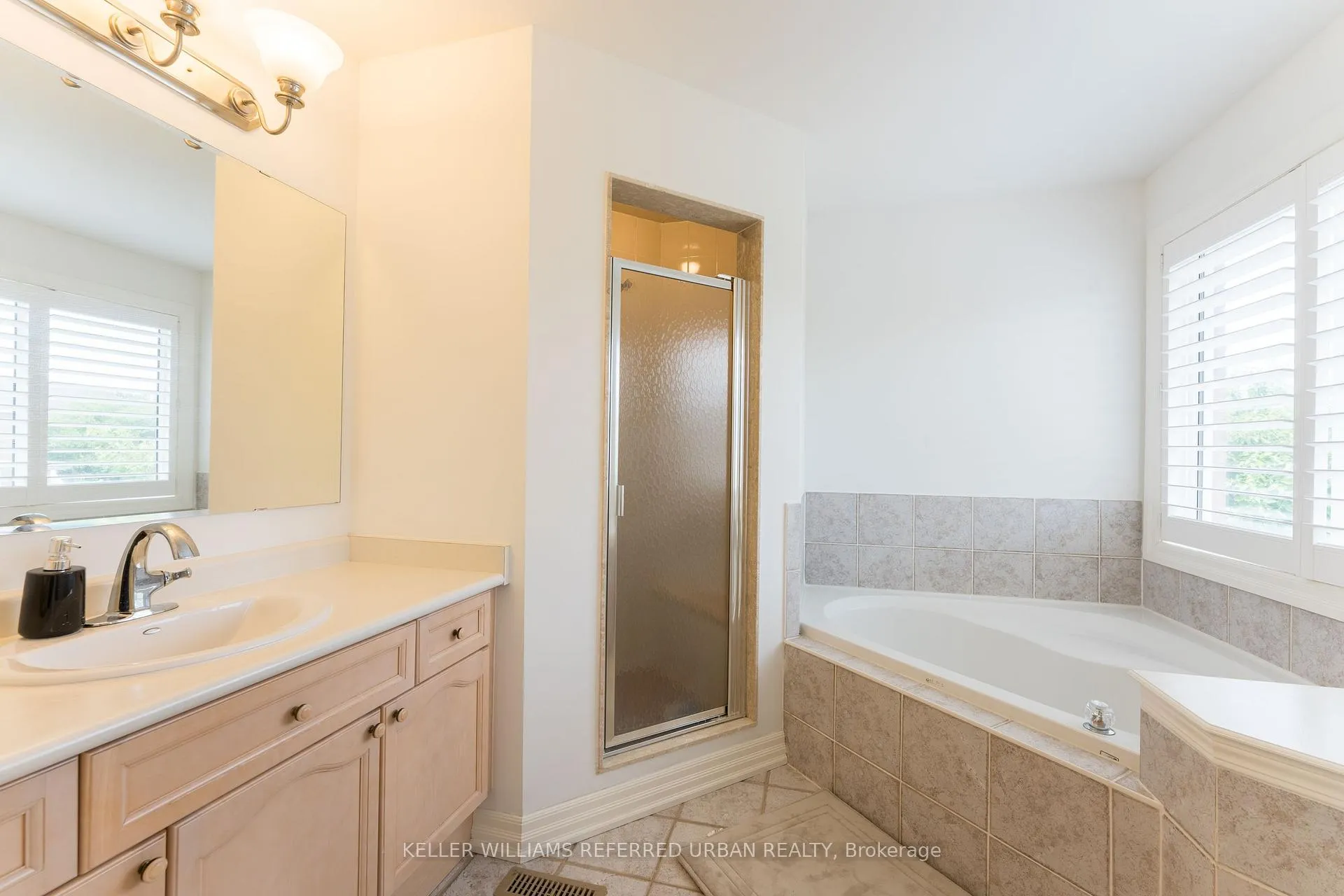 Photo 14 of 25 Ocean Avenue, Vaughan, Vellore Village — HOMEH