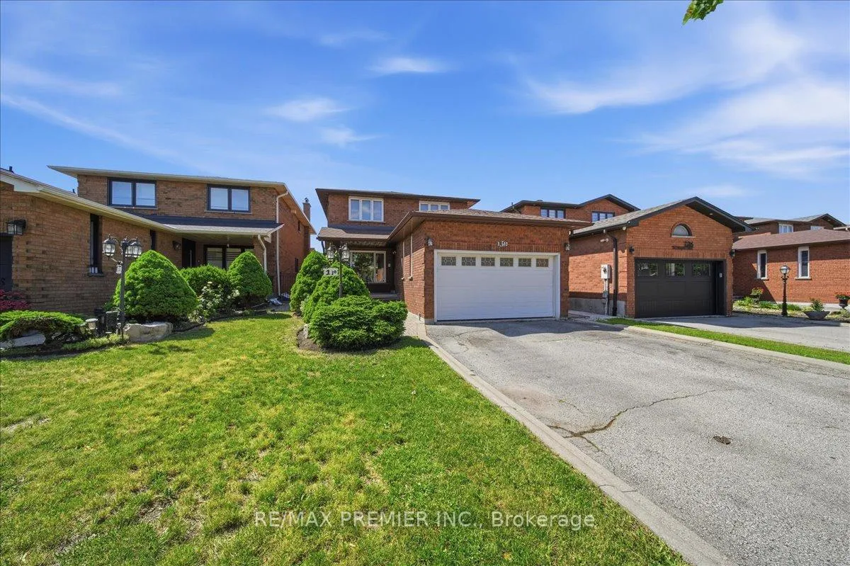 Photo 2 of 130 Jackman Crescent, Vaughan, West Woodbridge — HOMEH
