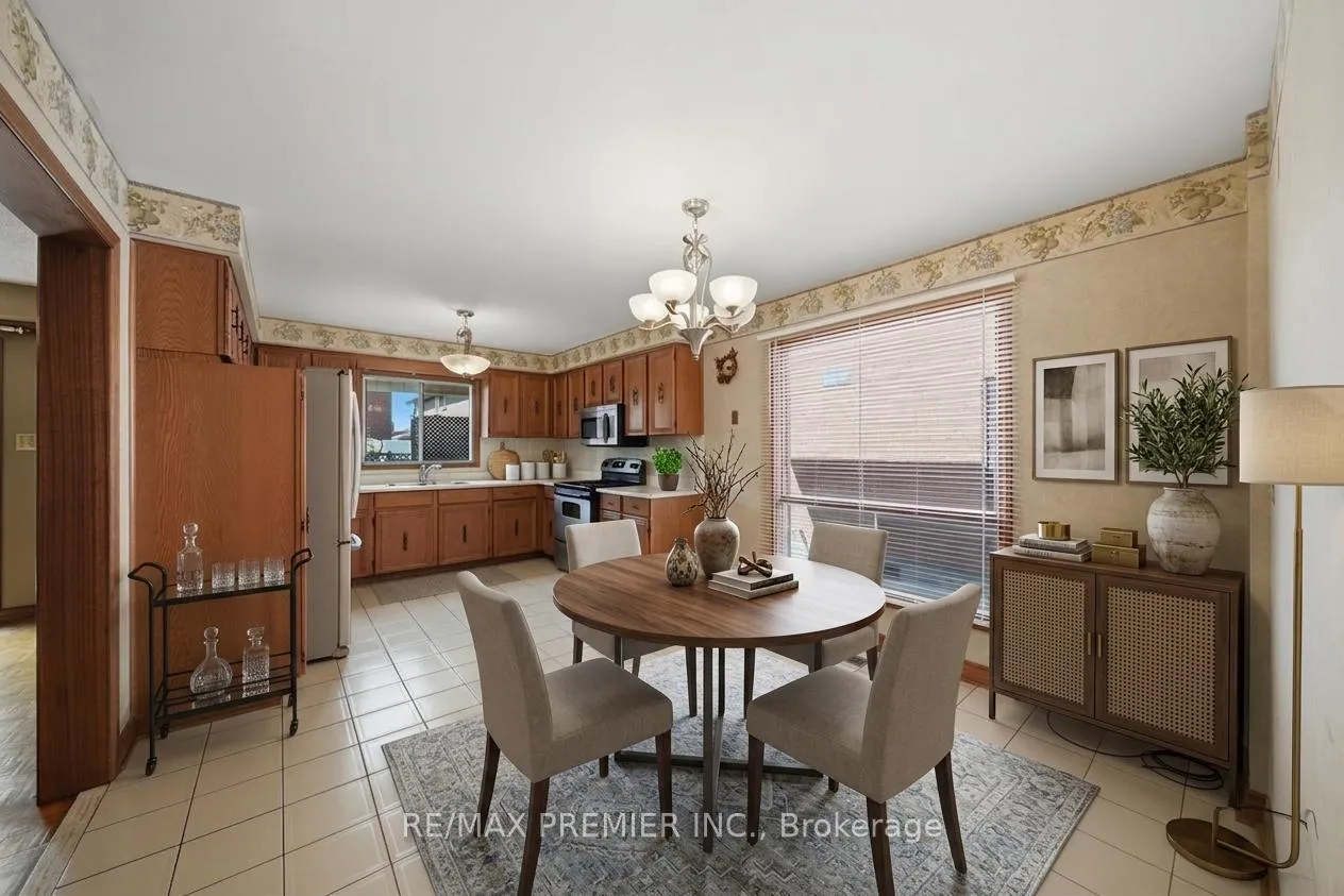 Photo 15 of 130 Jackman Crescent, Vaughan, West Woodbridge — HOMEH
