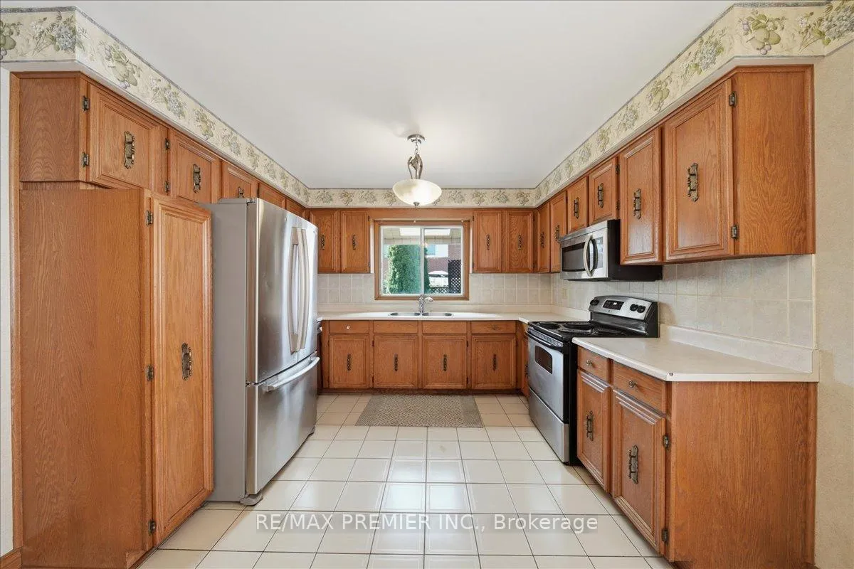 Photo 16 of 130 Jackman Crescent, Vaughan, West Woodbridge — HOMEH