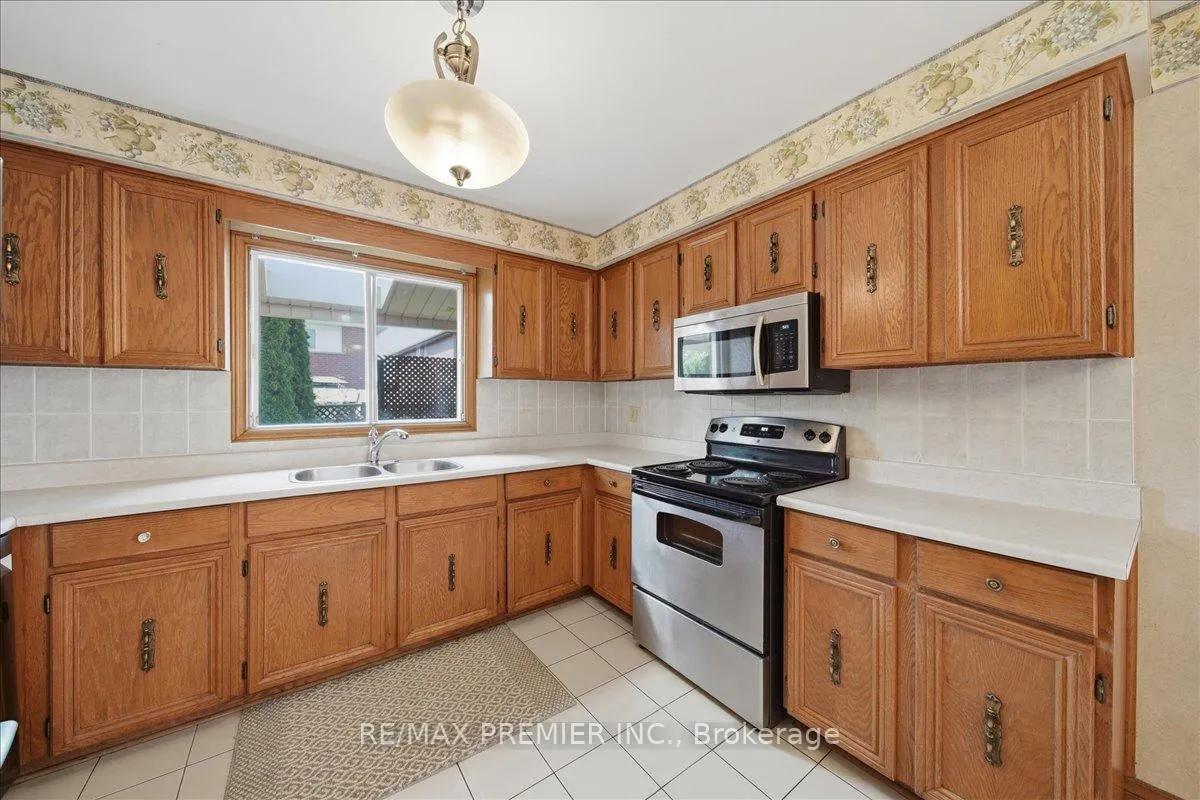 Photo 17 of 130 Jackman Crescent, Vaughan, West Woodbridge — HOMEH