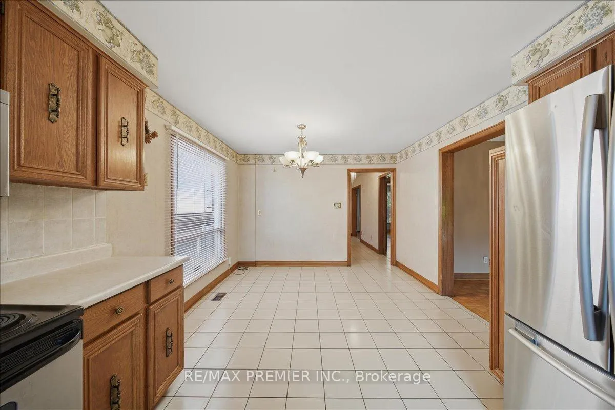 Photo 18 of 130 Jackman Crescent, Vaughan, West Woodbridge — HOMEH