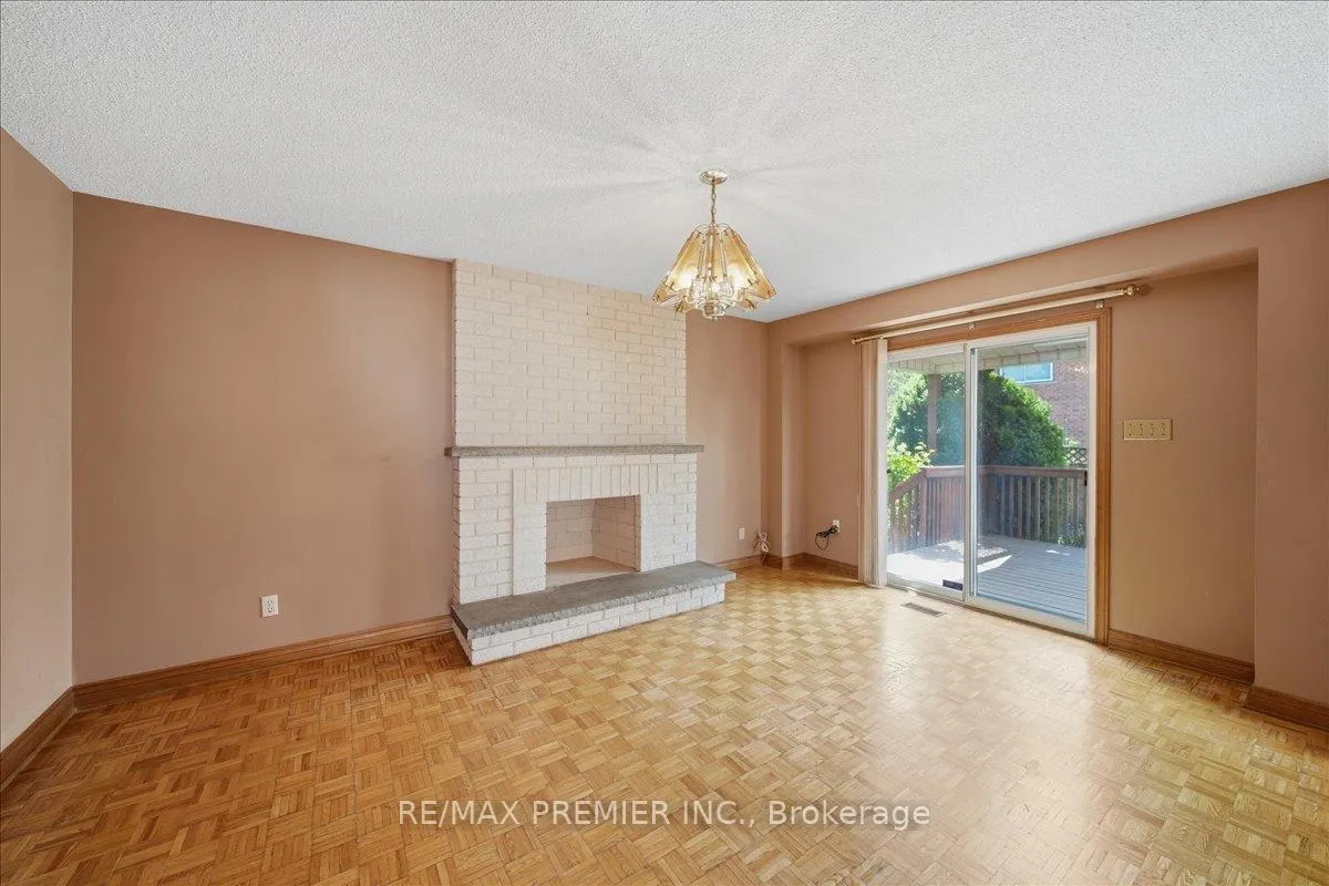 Photo 19 of 130 Jackman Crescent, Vaughan, West Woodbridge — HOMEH