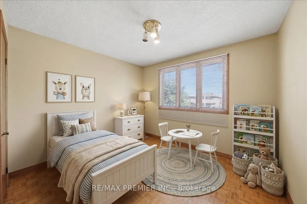 Photo 22 of 130 Jackman Crescent, Vaughan, West Woodbridge — HOMEH