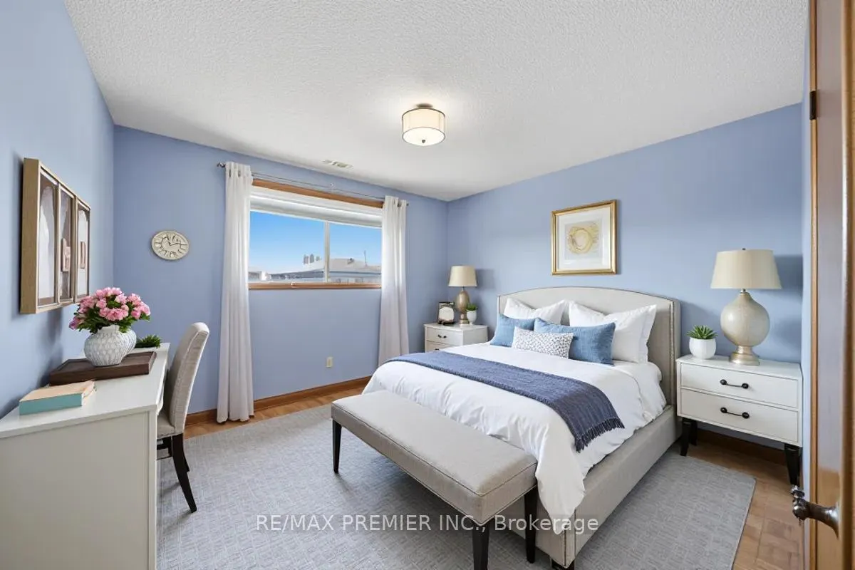 Photo 25 of 130 Jackman Crescent, Vaughan, West Woodbridge — HOMEH