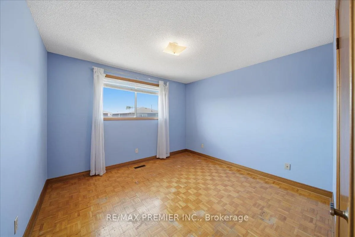 Photo 26 of 130 Jackman Crescent, Vaughan, West Woodbridge — HOMEH