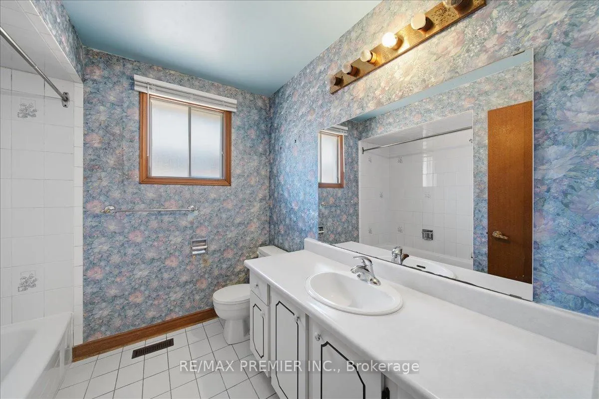 Photo 27 of 130 Jackman Crescent, Vaughan, West Woodbridge — HOMEH