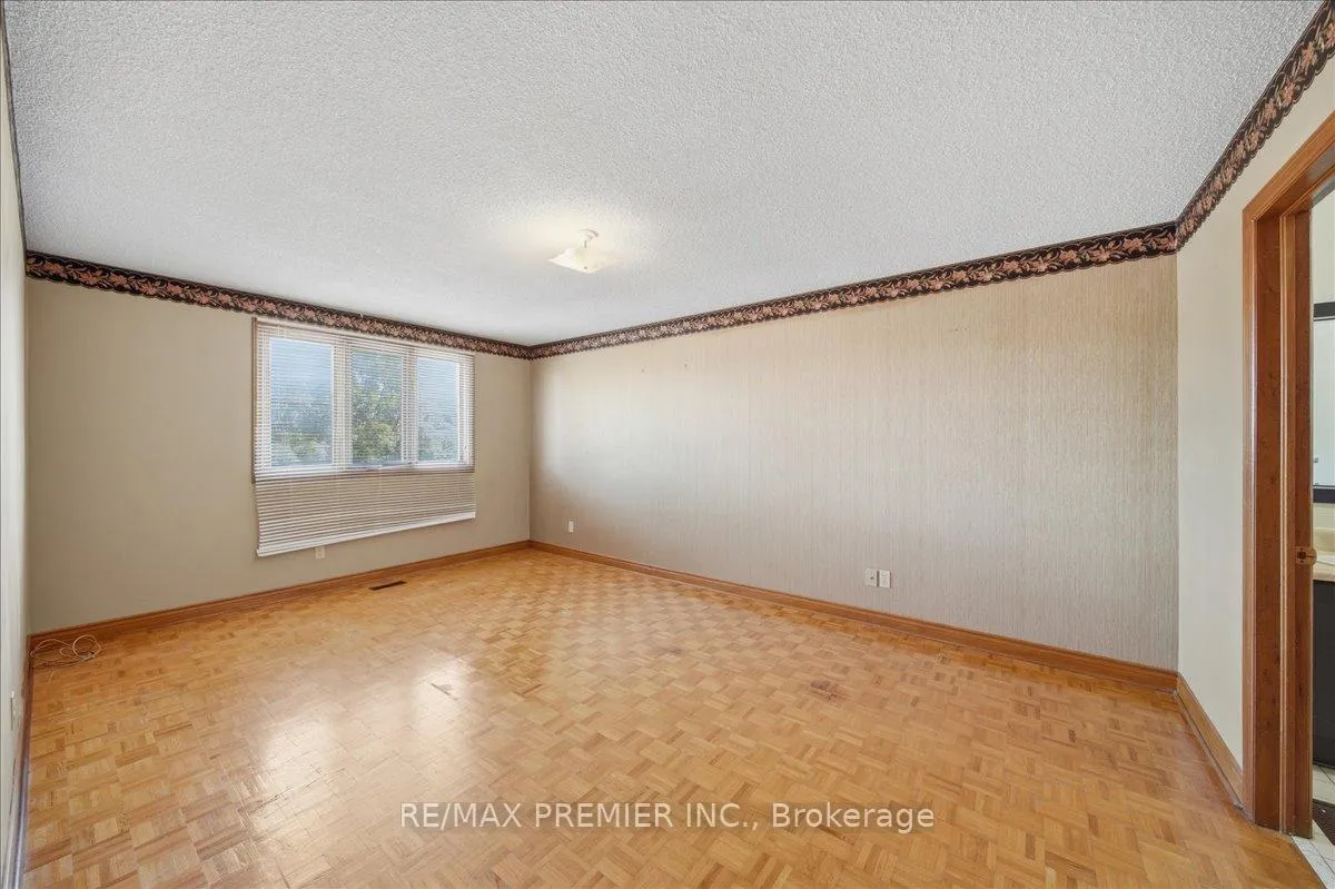 Photo 29 of 130 Jackman Crescent, Vaughan, West Woodbridge — HOMEH