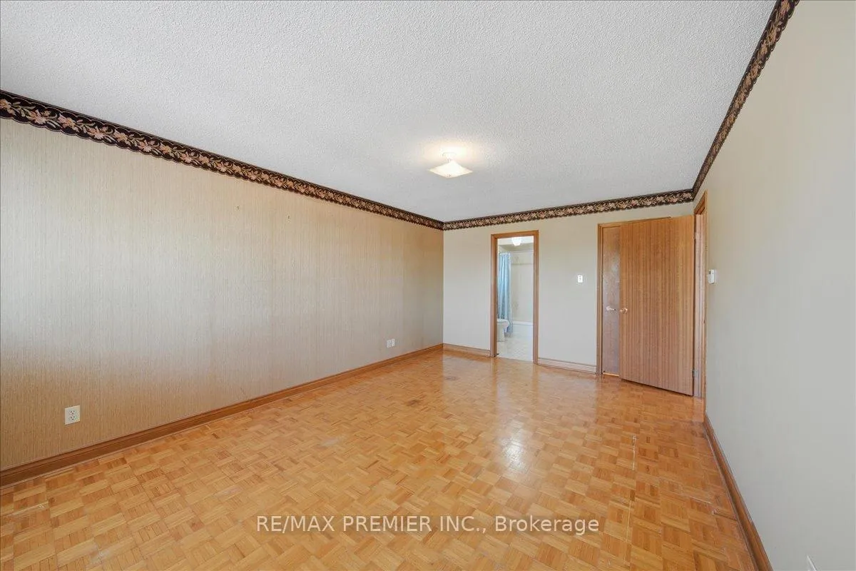 Photo 30 of 130 Jackman Crescent, Vaughan, West Woodbridge — HOMEH