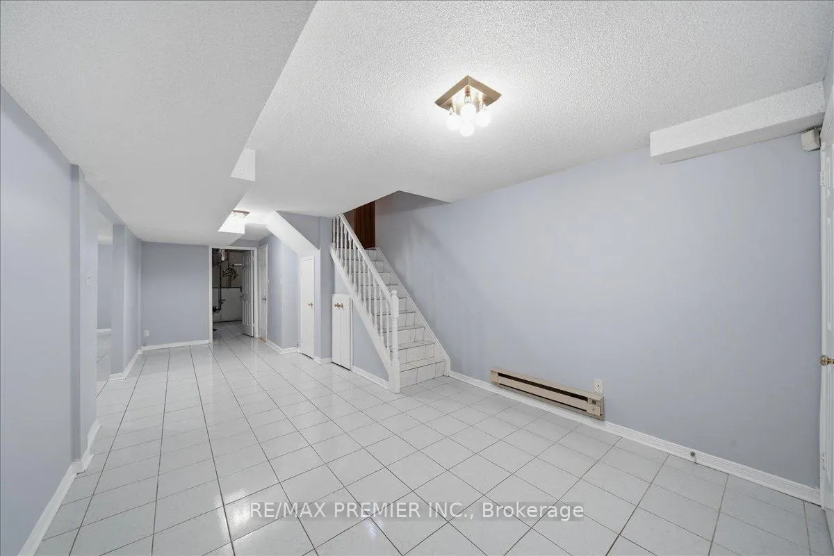 Photo 32 of 130 Jackman Crescent, Vaughan, West Woodbridge — HOMEH