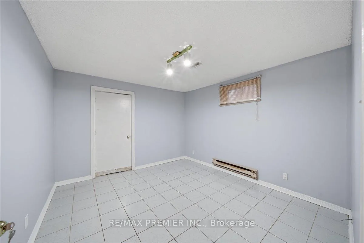 Photo 35 of 130 Jackman Crescent, Vaughan, West Woodbridge — HOMEH
