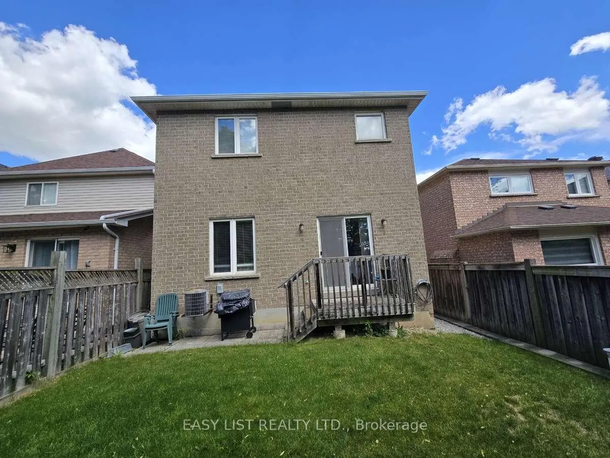 Photo 4 of 171 Stonebriar Drive, Vaughan, Maple — HOMEH